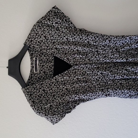 Abercrombie & Fitch short sleeve button up dress black daisy with pockets - Picture 2 of 7